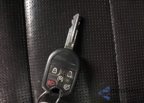 2013 Ford Taurus Limited z USA, uszkodzony, nr VIN 1FAHP2F82DG129433